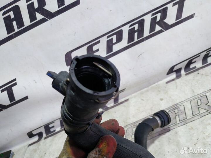 Патрубок радиатора Audi A4 B8 2.0 cdnc 2009