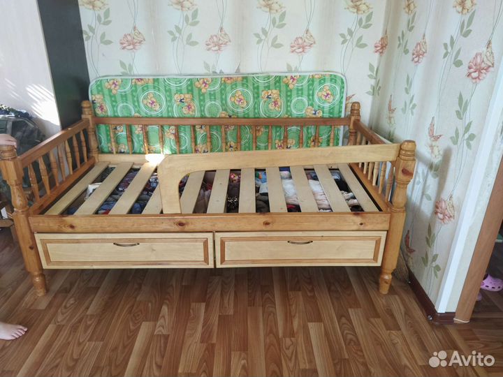 Кровать