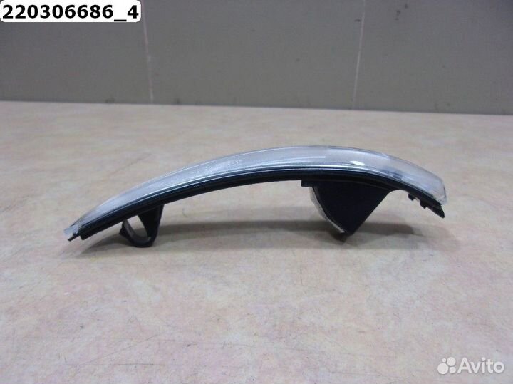 Повторитель поворота в зеркало левое Ford Kuga