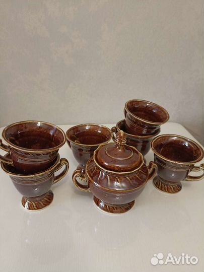 Сахарница и шесть бокалов