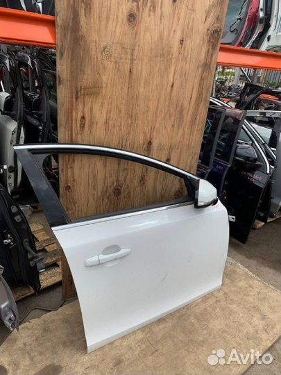 Дверь правая передняя Вольво V40 Volvo v40