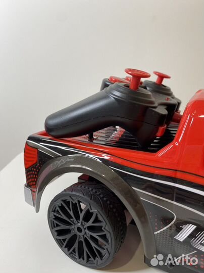 Машинка на пульте управления