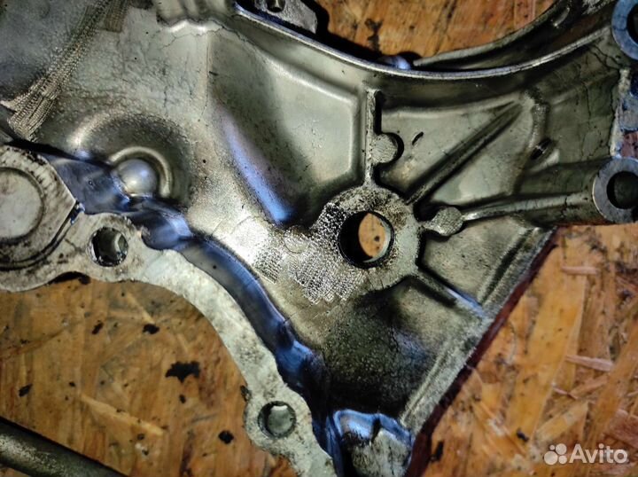 Лобовая крышка передняя на mercedes 2.9 дизель