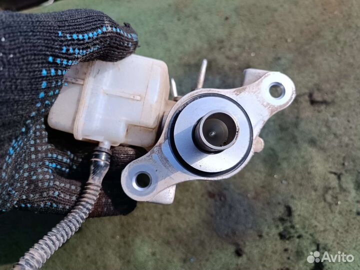 Главный тормозной цилиндр гтц Рено Сандеро 2016 г