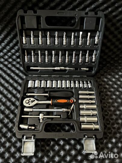 Набор инструментов с трещоткой в кейсе новый