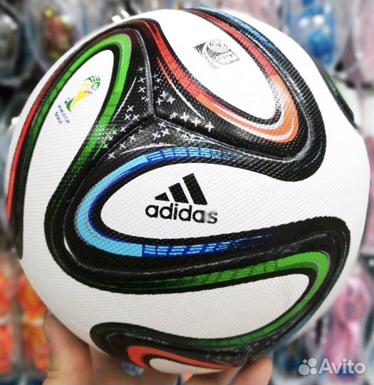 Футбольный мяч adidas brazuca 5