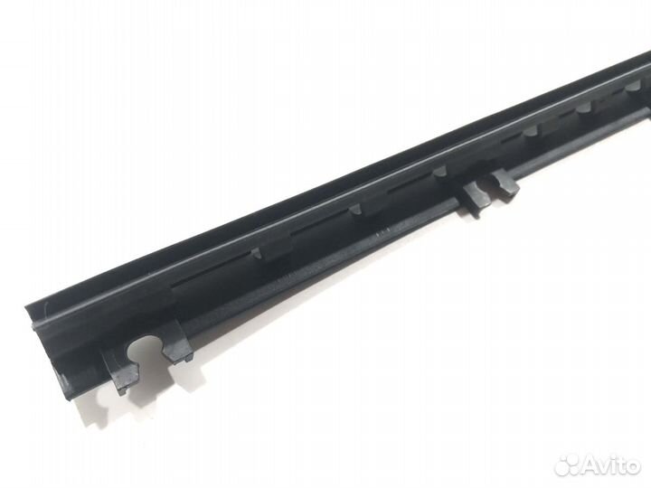 Крепление уплотнителя Audi A6 C6 Avant