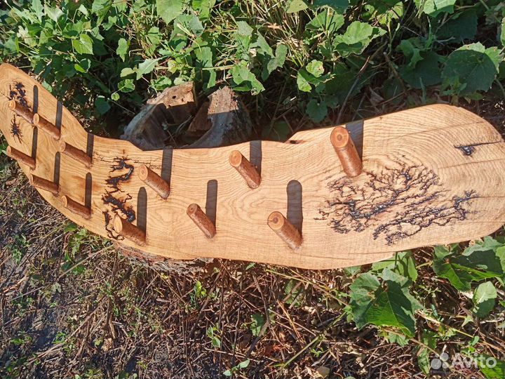 Дубовая вешалка под верхнюю одежду