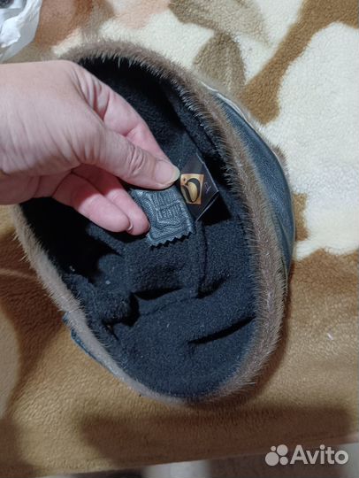 Кожаная шапка женская
