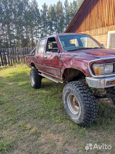 Toyota Hilux 2.0 МТ, 1990, битый, 300 000 км