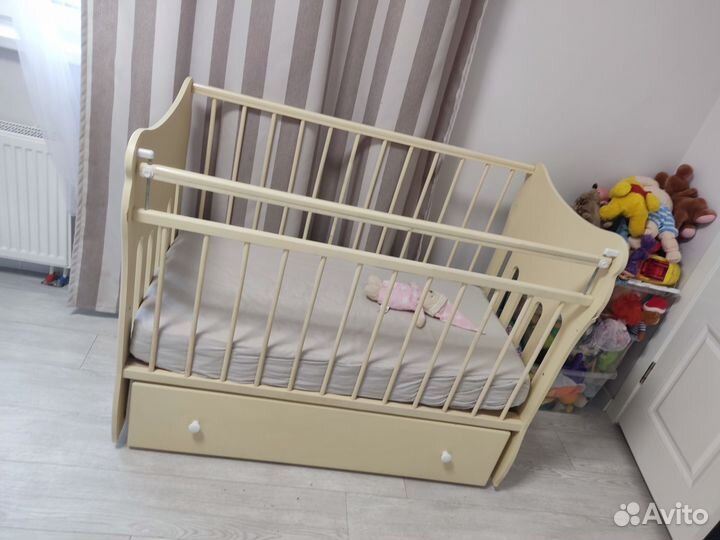 Кроватка детская с комодом