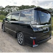 Toyota Voxy 2.0 CVT, 2020, 34 000 км, с пробегом, цена 3 050 000 руб.