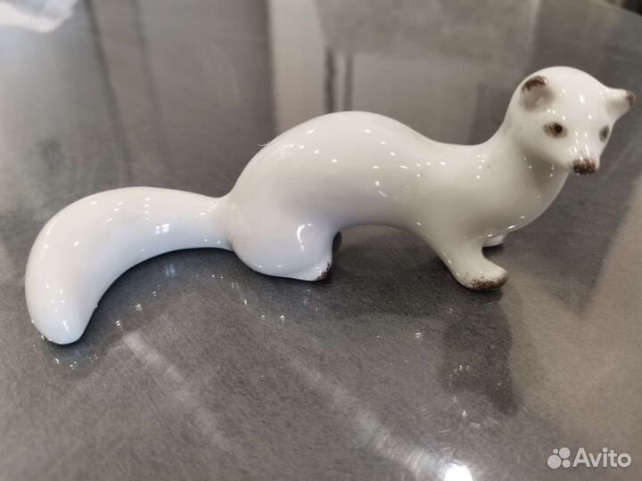 Фарфоровая статуэтка Ласка