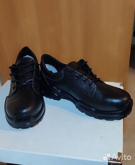 Полуботинки из экокожи. Новые 39