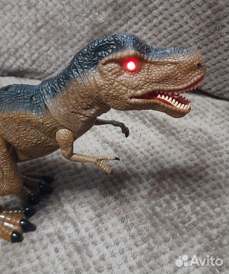 Динозавр.Тиранозавр с свето-звуковыми эффектами