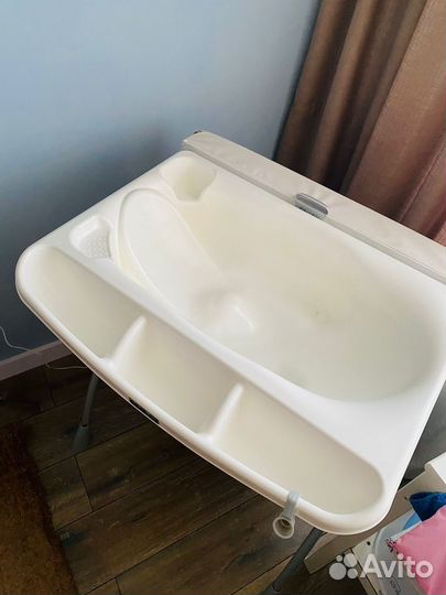 Ванночка для купания и пеленальный столик