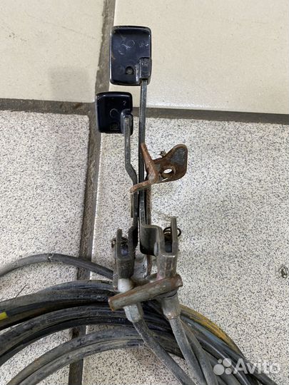 Крючок тросик багажника бака Mazda 323 BA