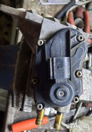 Клапан егр VW 2.0 FSI /BVY. Имеются ещё детали Двс