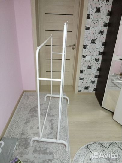 Вешалка для одежды напольная металлическая
