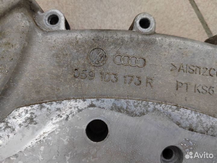 Крышка цепей грм Audi Q7 3,0TDI 059103173R