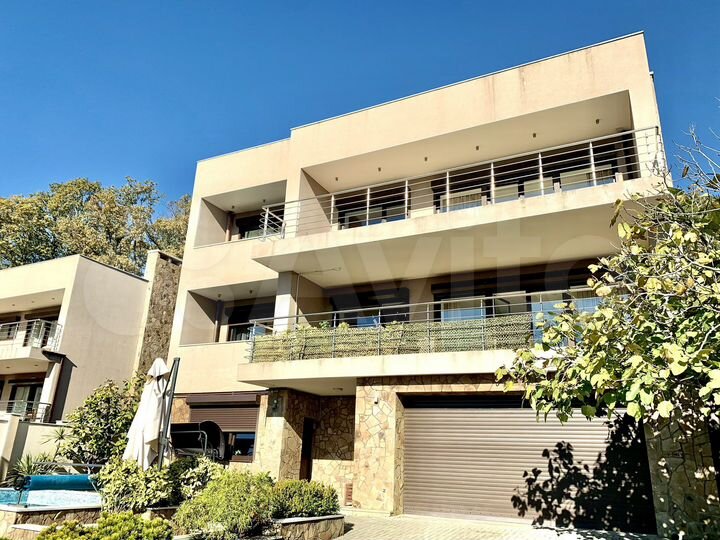 Дом 300 м² на участке 6 сот.