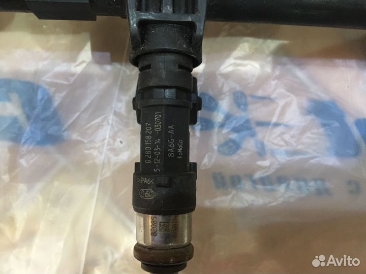 Топливная рейка форсунка Ford EcoSport