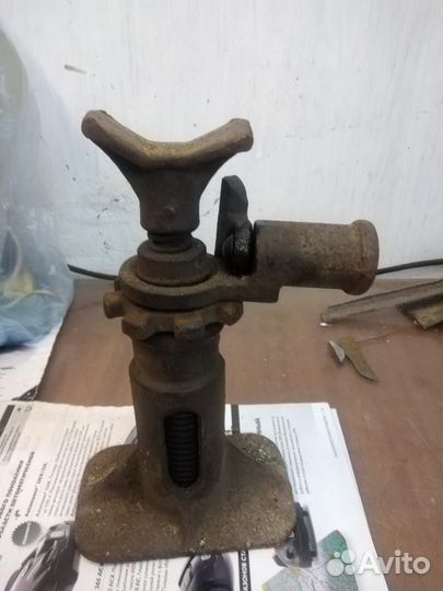 Домкрат винтовой УАЗ