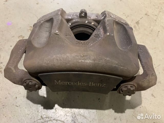 Суппорт передний правый Mercedes-Benz C-Class W204