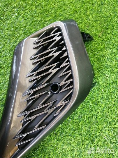 Решетка в бампер правая Lexus Nx200 Z10 2018