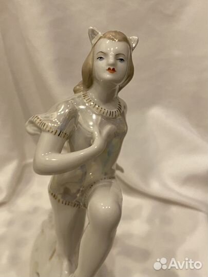 Фарфоровая статуэтка балерина
