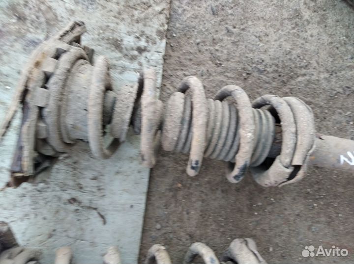 Задняя стойка Ниссан альмера n16