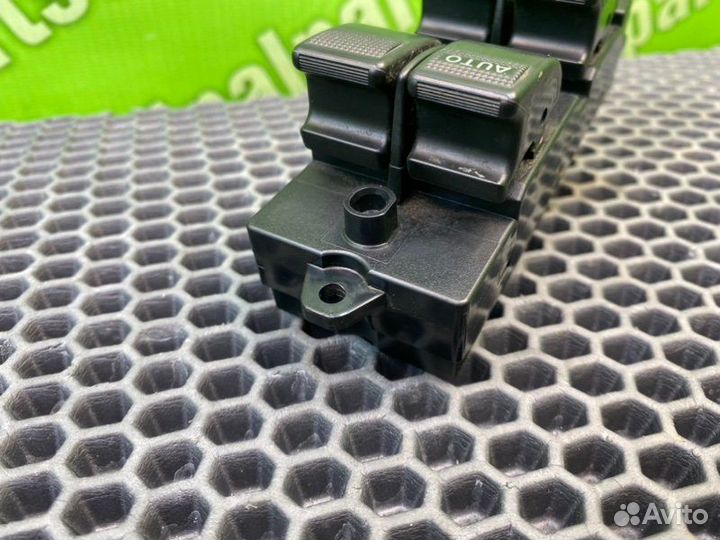 Блок эсп передний левый Mazda Mpv LW5W GY-DE 2.5