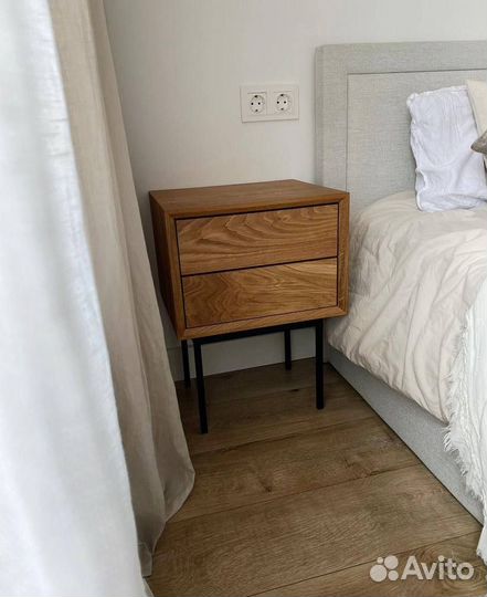 Тумба прикроватная на металлический ножках