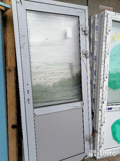 Дверь алюминиевая