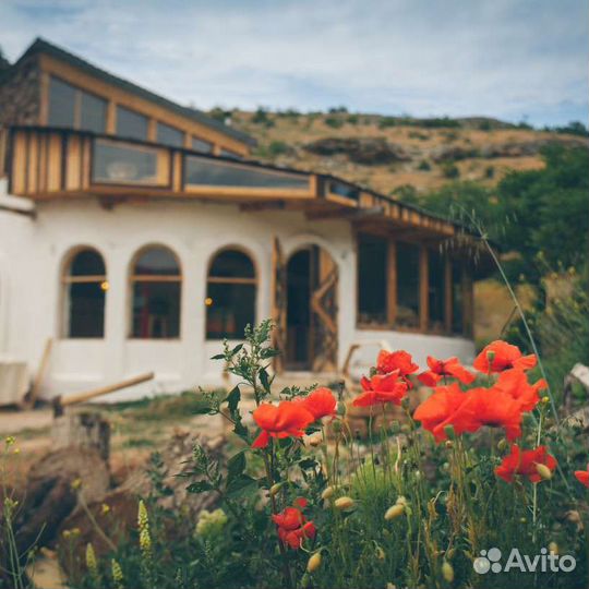 Продавец консультант в творческий проект