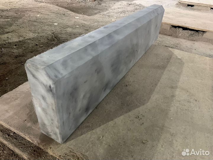 Бордюр тротуарный садовый 1000х220х75 мм