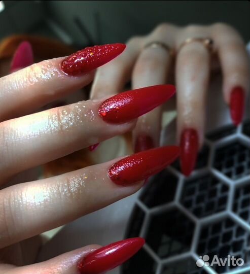 Модель на маникюр