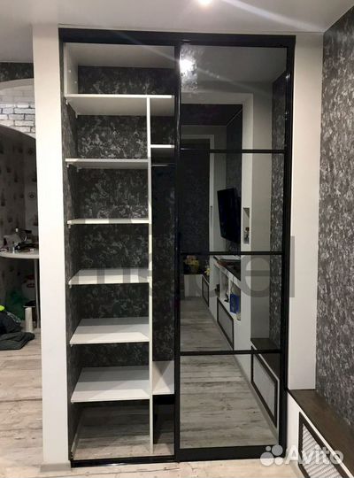 Зеркальный шкаф