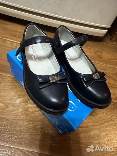 Туфли для девочки темно синии 29 размер