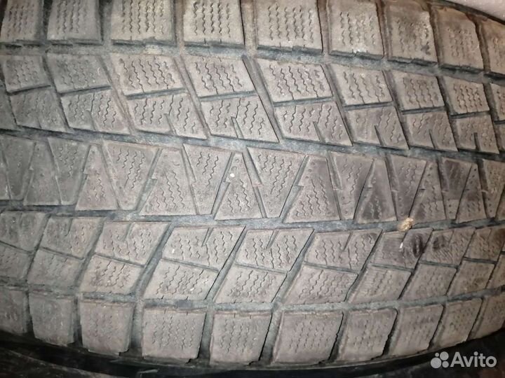 Bridgestone Blizzak DM-V1 235/60 R17