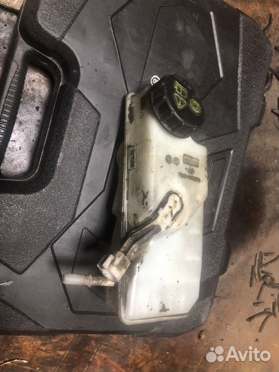 Бачок для тормозной жидкости Ford focus 2