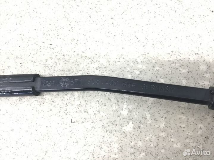 Поводок стеклоочистителя передний левый Skoda Octa