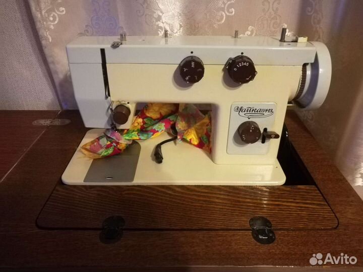 Швейная электрическая машина Чайка