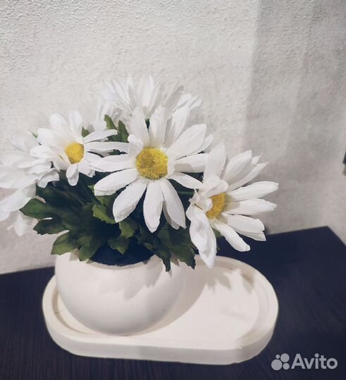 Искусственные цветы в горшках