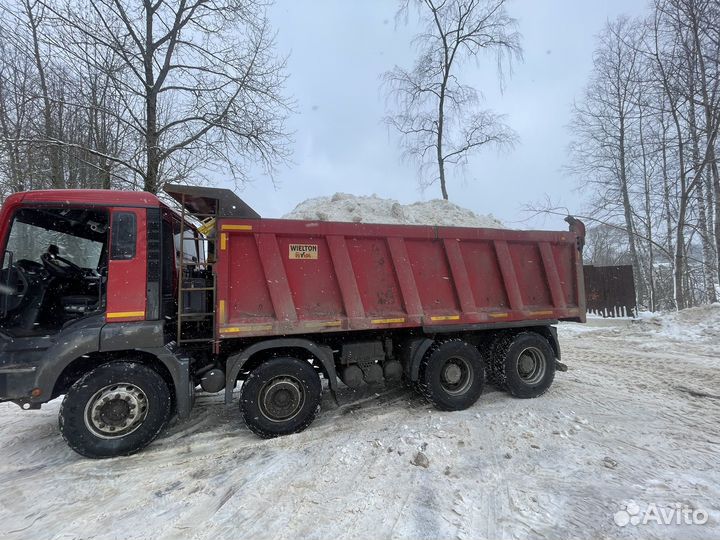 Уборка снега трактором