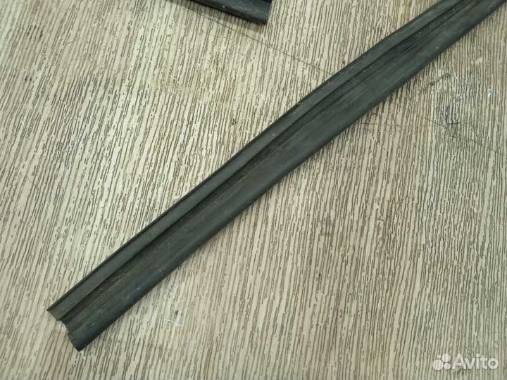 Уплотнитель стекла двери передней правой Lifan X50