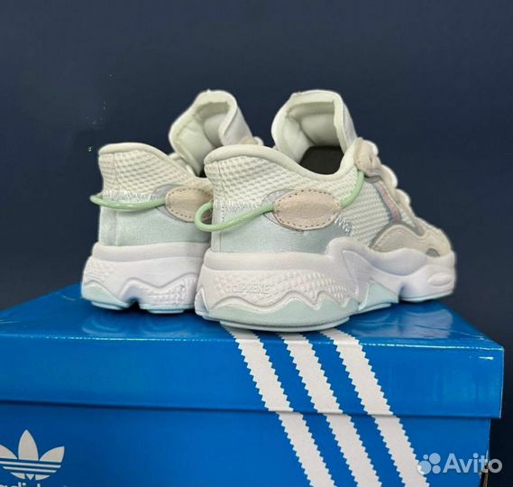 Кроссовки adidas ozweego женские