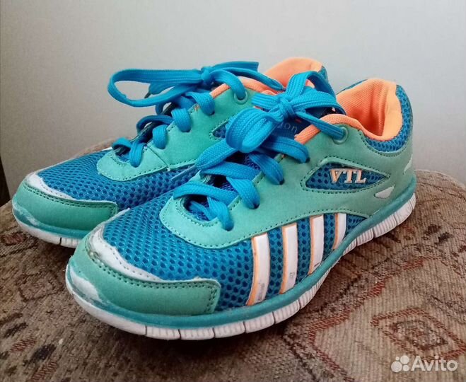 Кроссовки для девочки