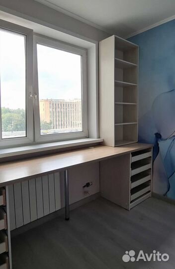 Рабочая зона в углу у окна