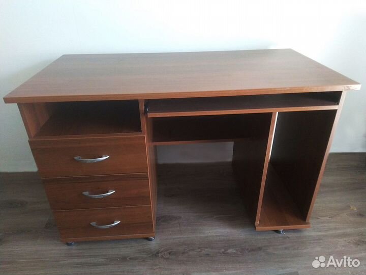 Письменный стол